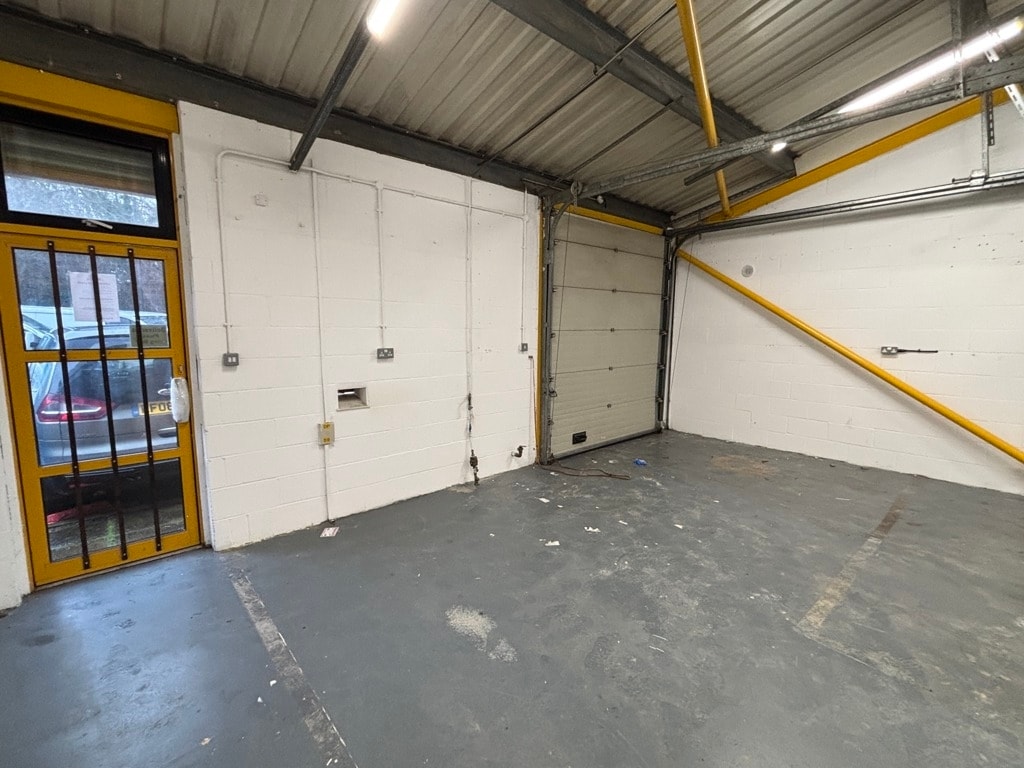 851-860 Plymouth Rd, Slough for lease Interior Photo- Image 1 of 3