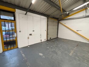 851-860 Plymouth Rd, Slough for lease Interior Photo- Image 1 of 3