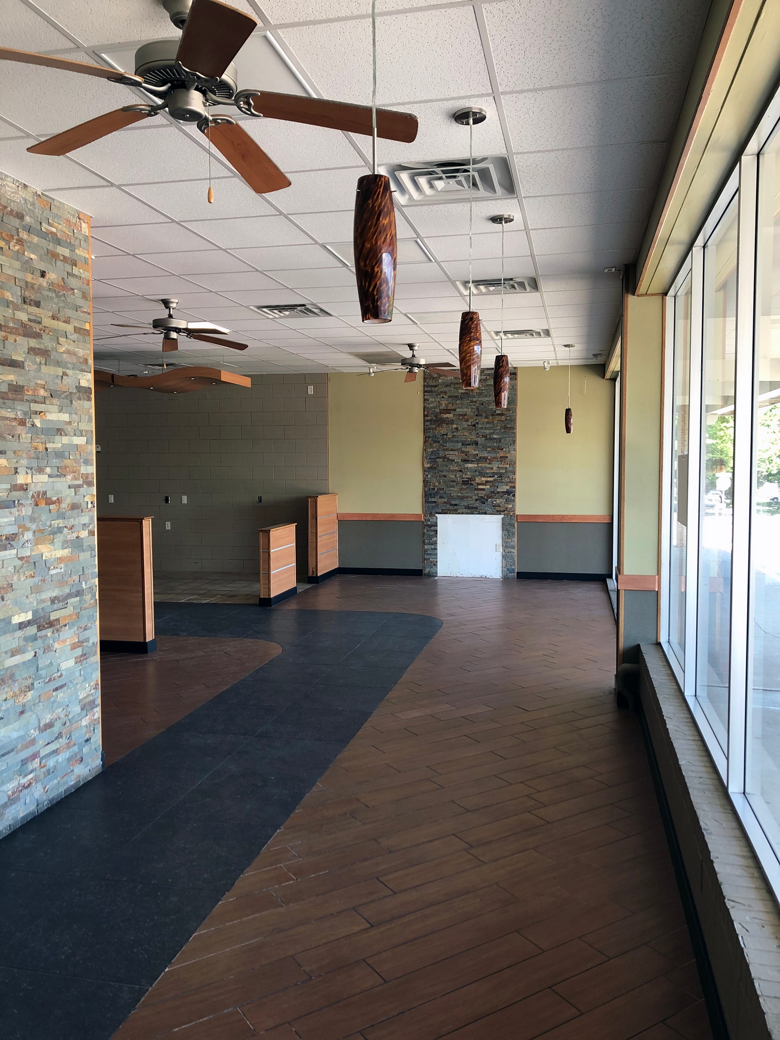 820-836 N 70th St, Lincoln, NE for lease Interior Photo- Image 1 of 5