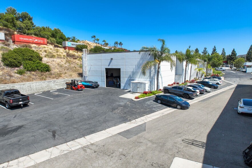 23241 La Palma Ave, Yorba Linda, CA à louer - Photo du bâtiment - Image 3 de 4