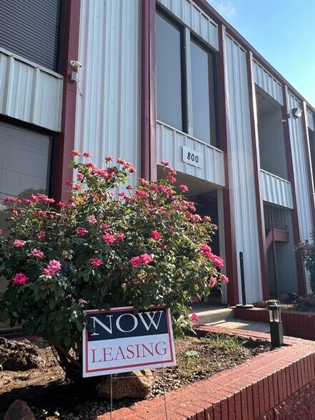 800 NE 63rd St, Oklahoma City, OK à louer - Photo du bâtiment - Image 2 de 8