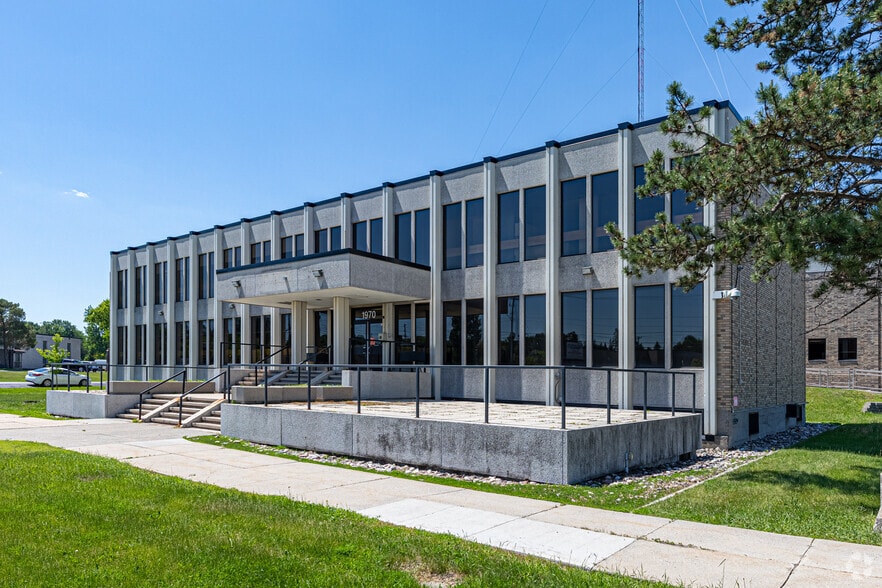 1970 Merivale Rd, Ottawa, ON for lease - Building Photo - Image 2 of 34