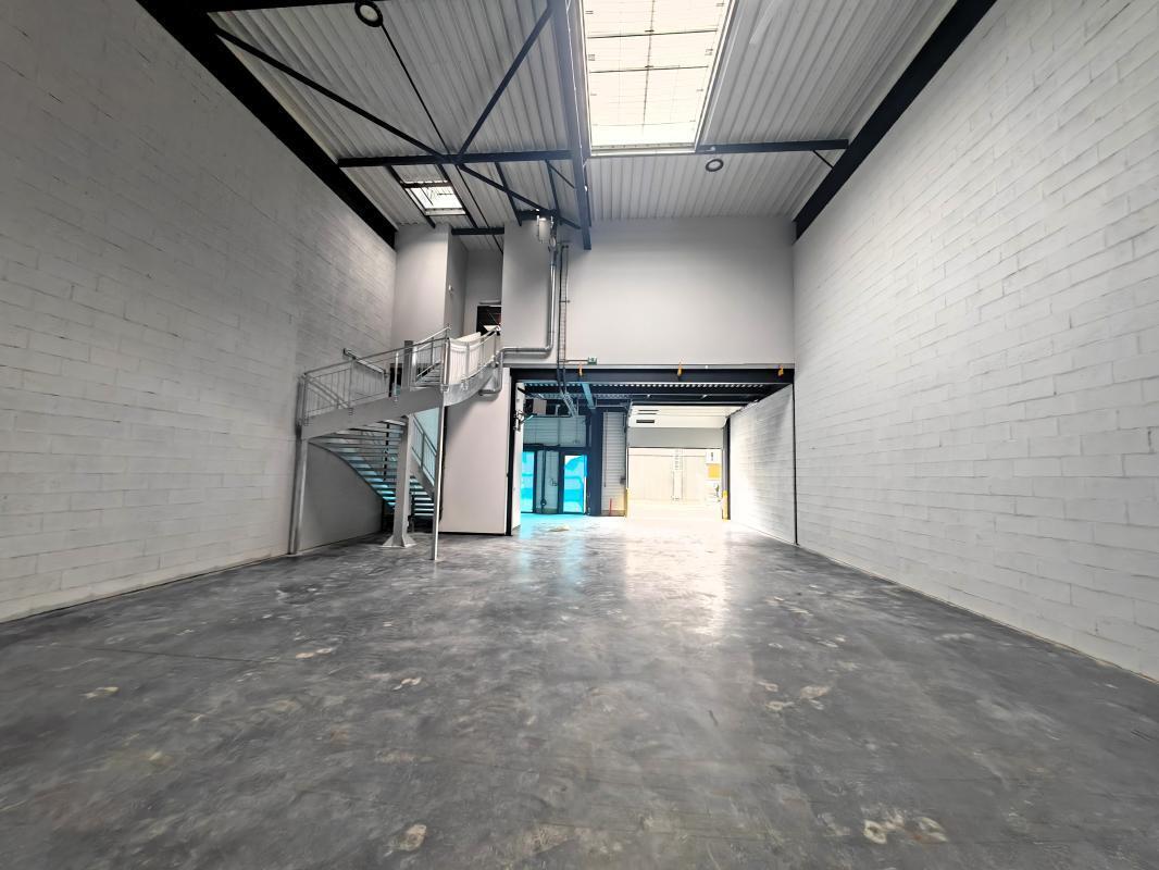 Industrial in Courtry for sale Building Photo- Image 1 of 8
