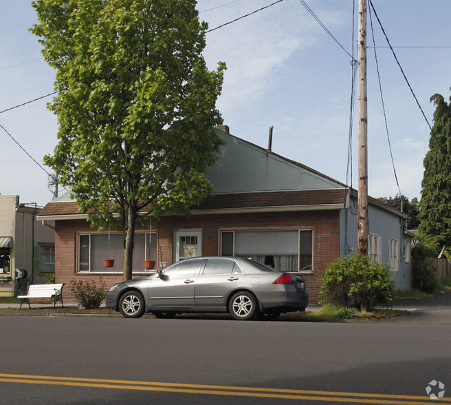 540 Portland Ave, Gladstone, OR for lease - Building Photo - Image 1 of 2