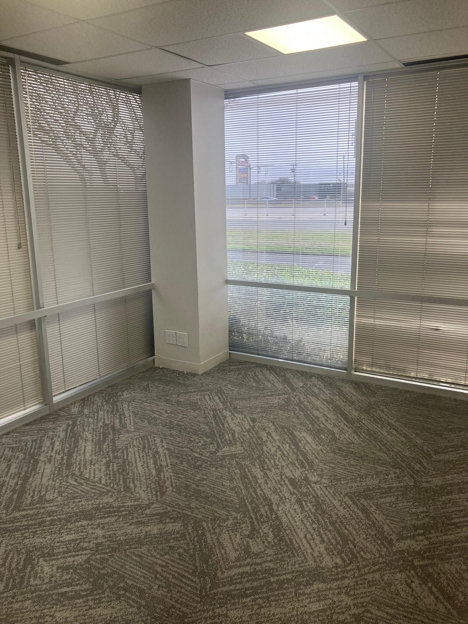 4001 Airport Fwy, Bedford, TX for lease Interior Photo- Image 1 of 5