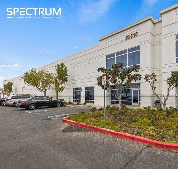 29018 N Hancock Pky, Valencia, CA à louer - Photo du bâtiment - Image 1 de 11