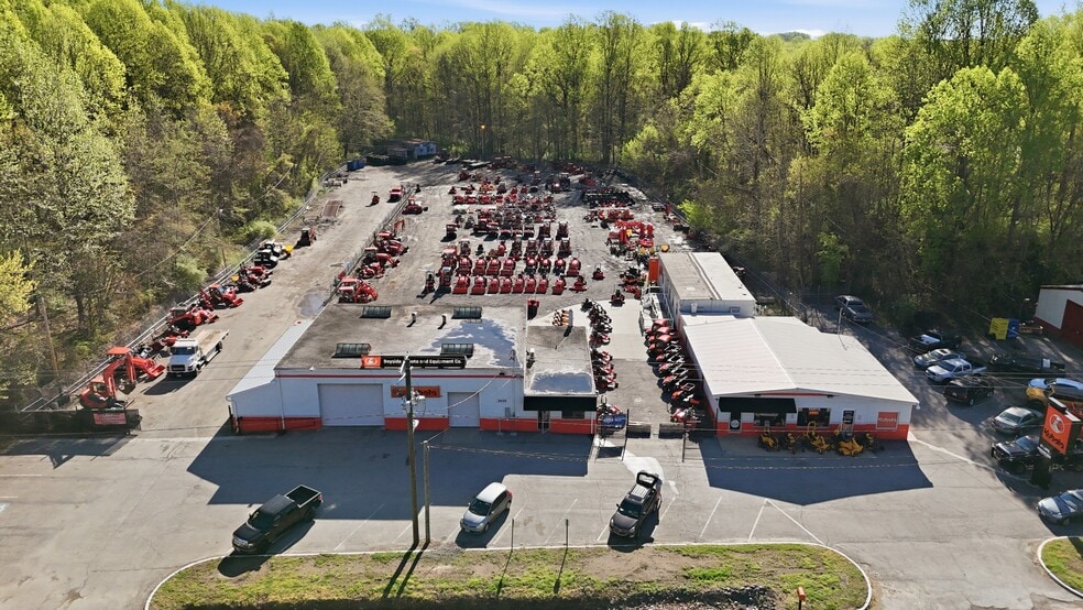 Crain Hwy Portfolio Sale portfolio of 3 properties for sale on LoopNet.ca - Building Photo - Image 2 of 40