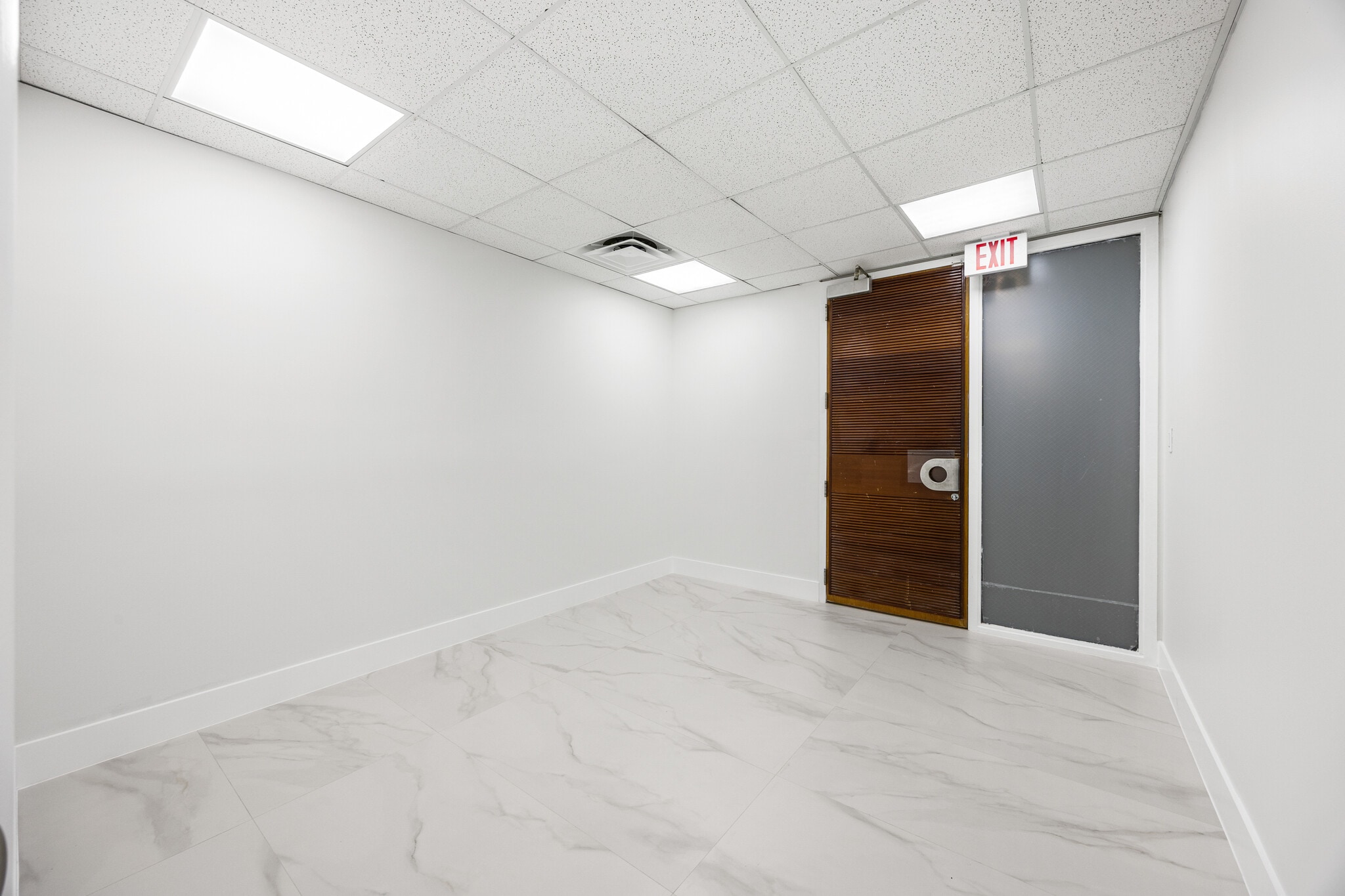 150 NW 70th Ave, Plantation, FL à louer Photo intérieure- Image 1 de 14