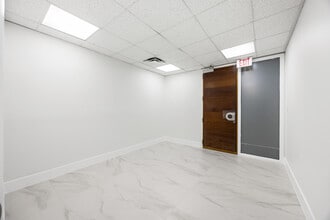 150 NW 70th Ave, Plantation, FL à louer Photo intérieure- Image 1 de 14