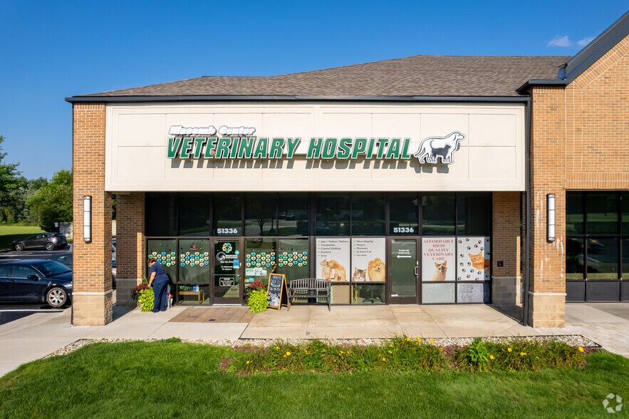 51000-51336 Romeo Plank Rd, Macomb Township, MI à louer - Photo du bâtiment - Image 2 de 28