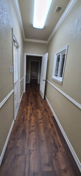 606 S Harbor Ct, Granbury, TX à louer - Photo du bâtiment - Image 2 de 22