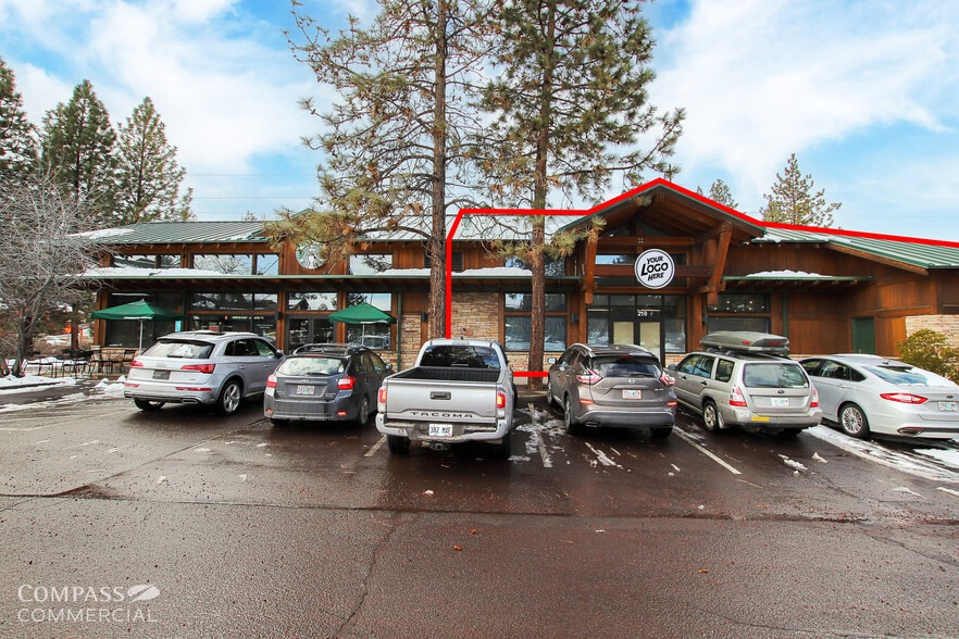 320 SW Century Dr, Bend, OR à louer - Photo du bâtiment - Image 2 de 11