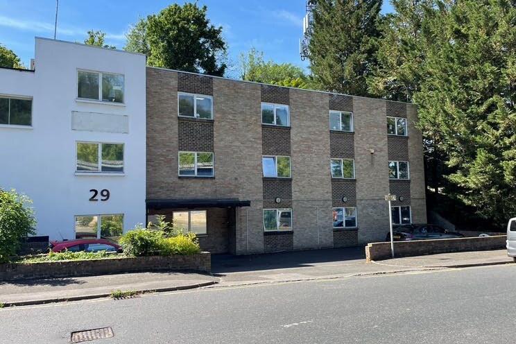 29 Ullswater Crescent, Coulsdon à vendre - Photo du bâtiment - Image 3 de 8