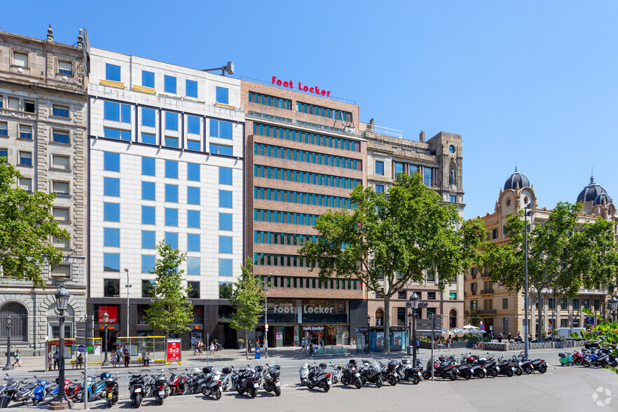 Plaça De Catalunya, Barcelona, Barcelona à louer - Photo du bâtiment - Image 2 de 5