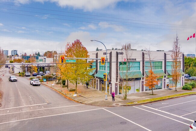 Plus de détails pour 8580 Cambie Rd, Richmond, BC - Bureau à vendre