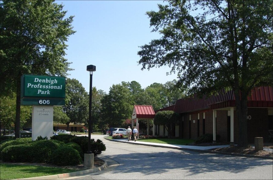 606 Denbigh Blvd, Newport News, VA à louer - Photo du bâtiment - Image 3 de 3