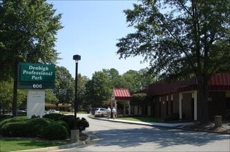 606 Denbigh Blvd, Newport News, VA à louer Photo du bâtiment- Image 2 de 2