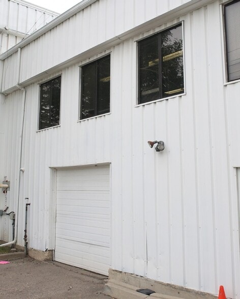7730 46 ST SE AND 4710 78 AVE SE portfolio of 2 properties for sale on LoopNet.ca - Building Photo - Image 2 of 12