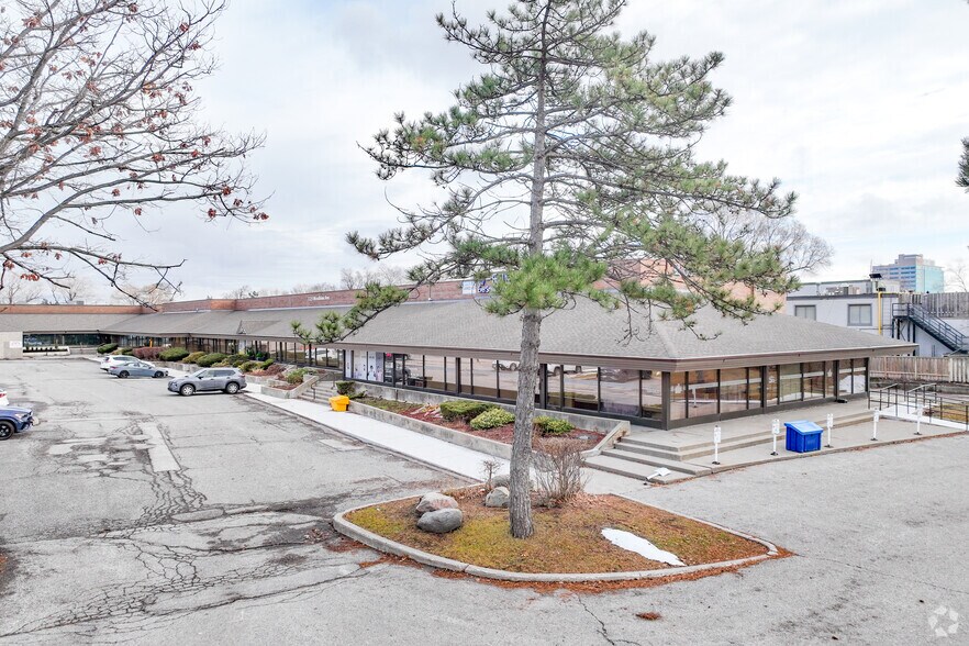 7225 Woodbine Ave, Markham, ON à vendre - Photo principale - Image 1 de 1