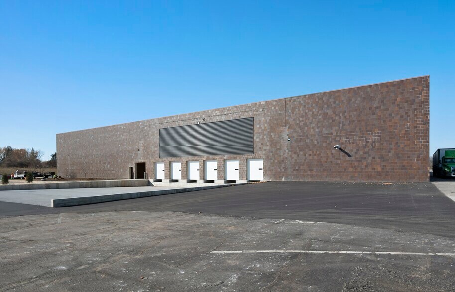 3701 S Main St, Elkhart, IN à louer - Photo du bâtiment - Image 2 de 10