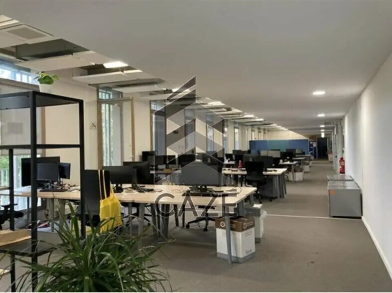 Office in Bordeaux for lease - Interior Photo - Image 3 of 8