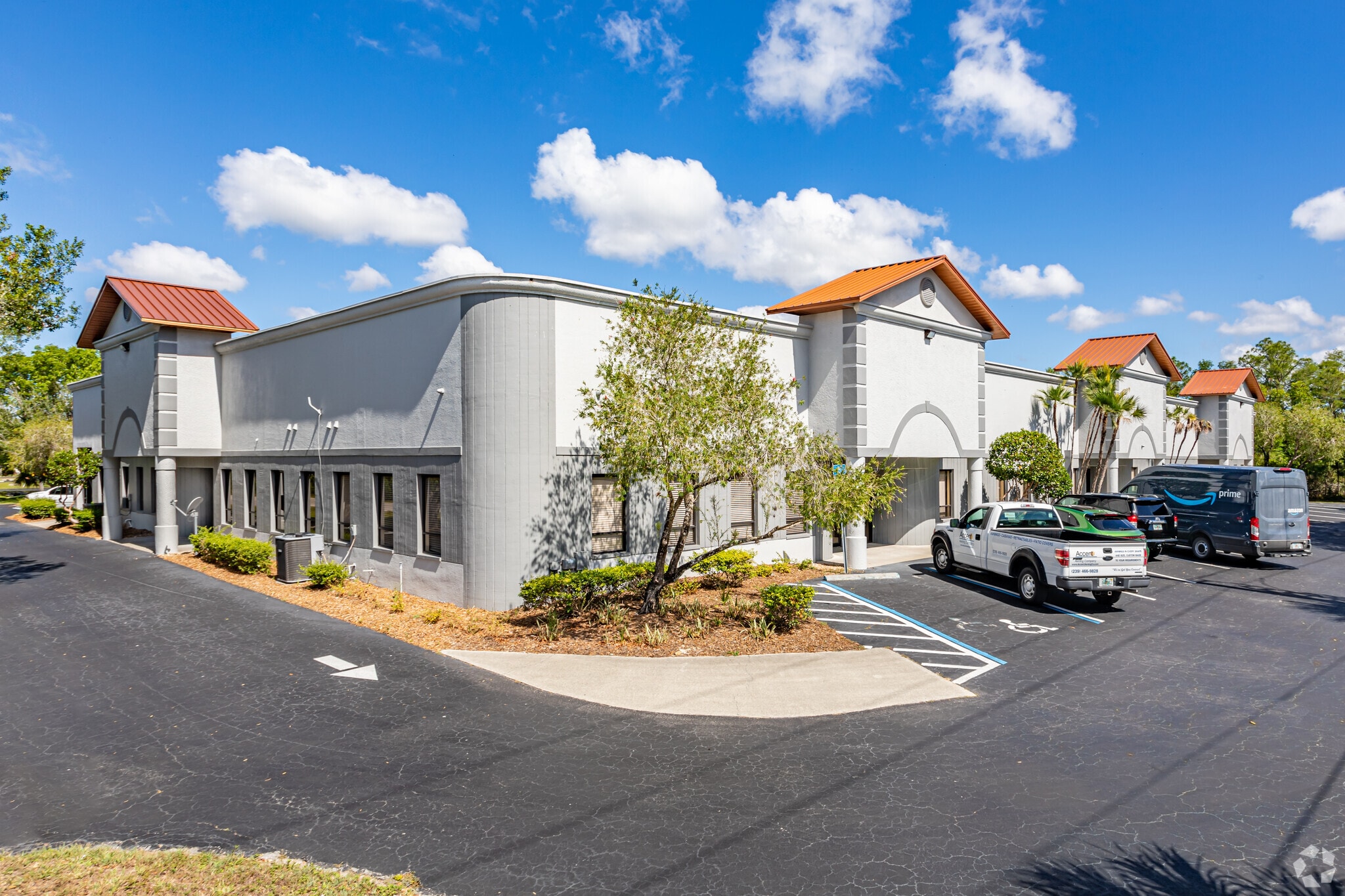 10105 Amberwood Rd, Fort Myers, FL for lease Primary Photo- Image 1 of 3