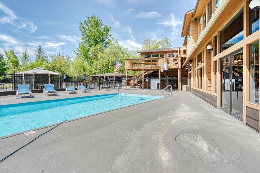 180 Vista Ln, Bigfork, MT à vendre - Photo du bâtiment - Image 1 de 15