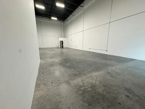 7814-7816 SW Jack James Dr, Stuart, FL for lease Interior Photo- Image 2 of 4