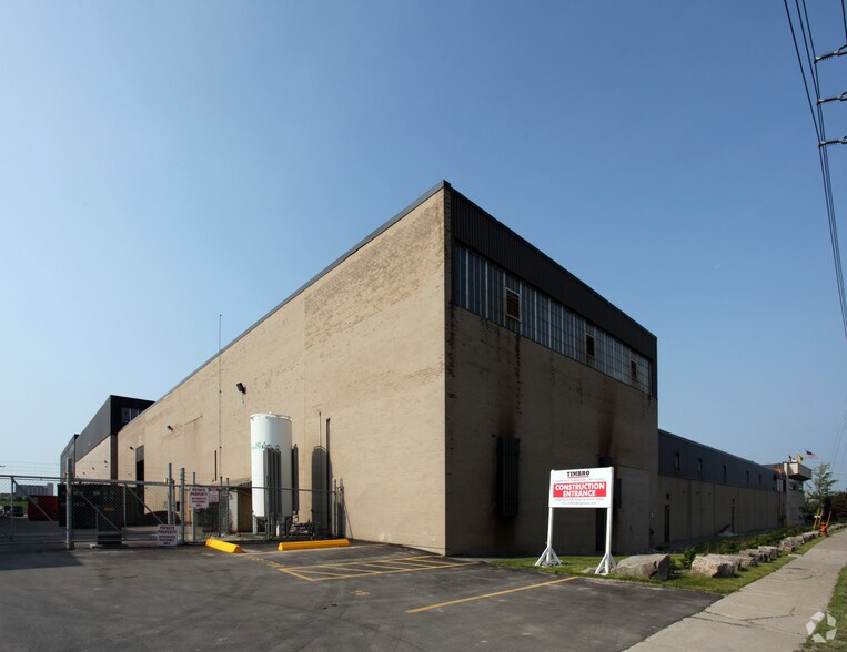 421-441 Carlingview Dr, Toronto, ON for sale - Building Photo - Image 1 of 1