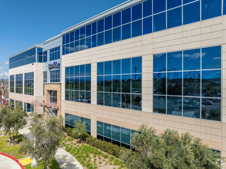 27770 N Entertainment Dr, Santa Clarita, CA à louer - Photo du bâtiment - Image 2 de 6