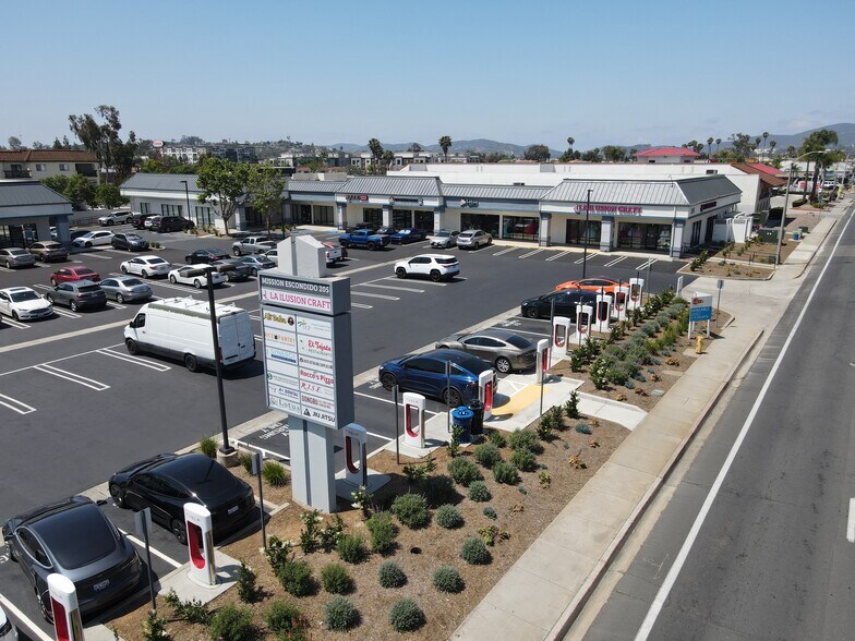 205 W Mission Ave, Escondido, CA à louer - Photo du bâtiment - Image 3 de 18