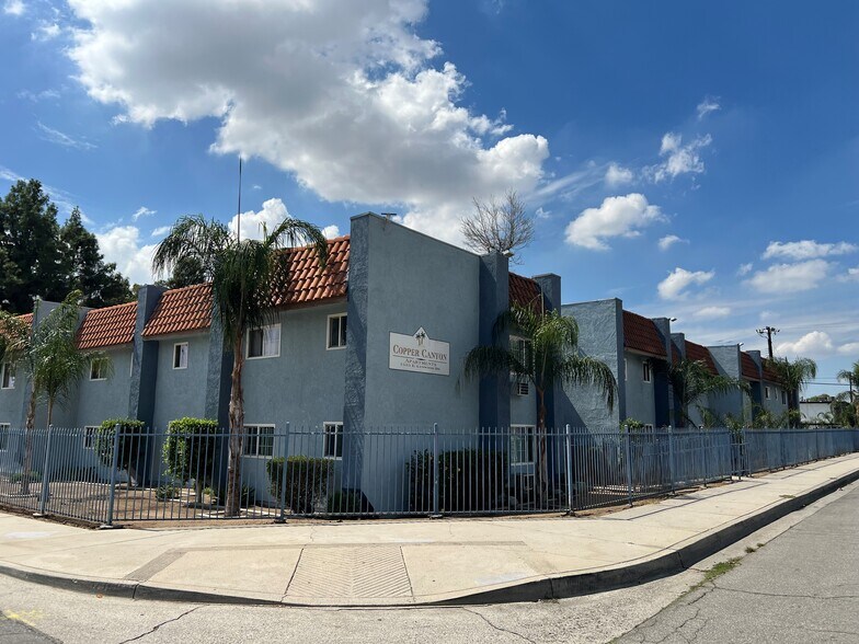1525 E Lynwood Dr, San Bernardino, CA à vendre - Photo du bâtiment - Image 1 de 21