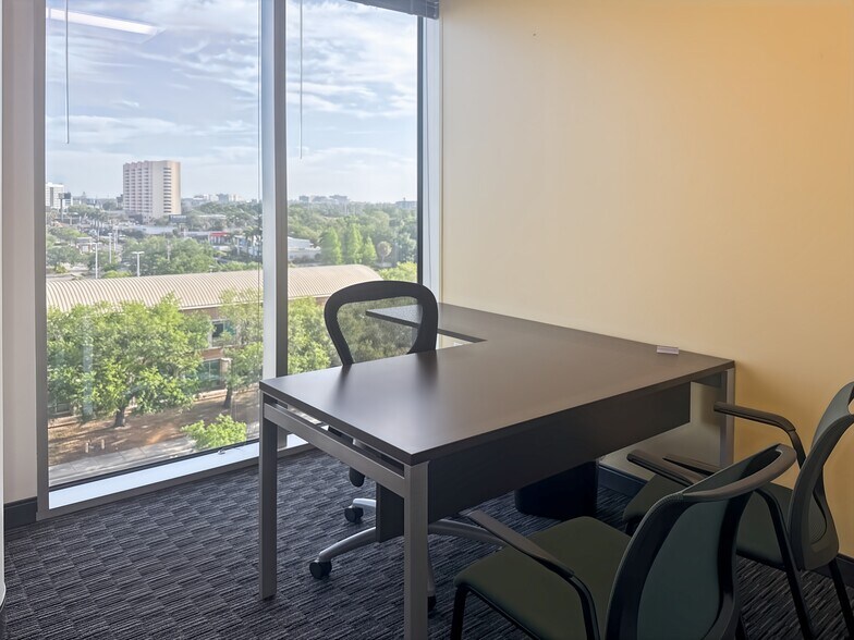 4830 W Kennedy Blvd, Tampa, FL à louer - Photo du bâtiment - Image 1 de 15