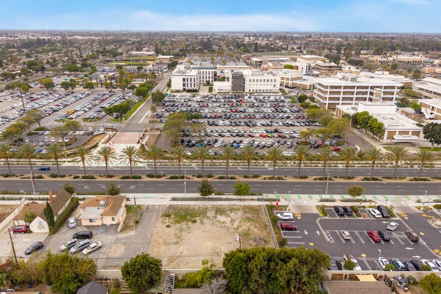 1421 N Bristol St, Santa Ana, CA for sale - Building Photo - Image 3 of 23