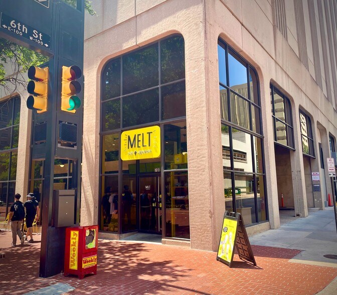 701 Houston St, Fort Worth, TX à louer - Photo du bâtiment - Image 2 de 4