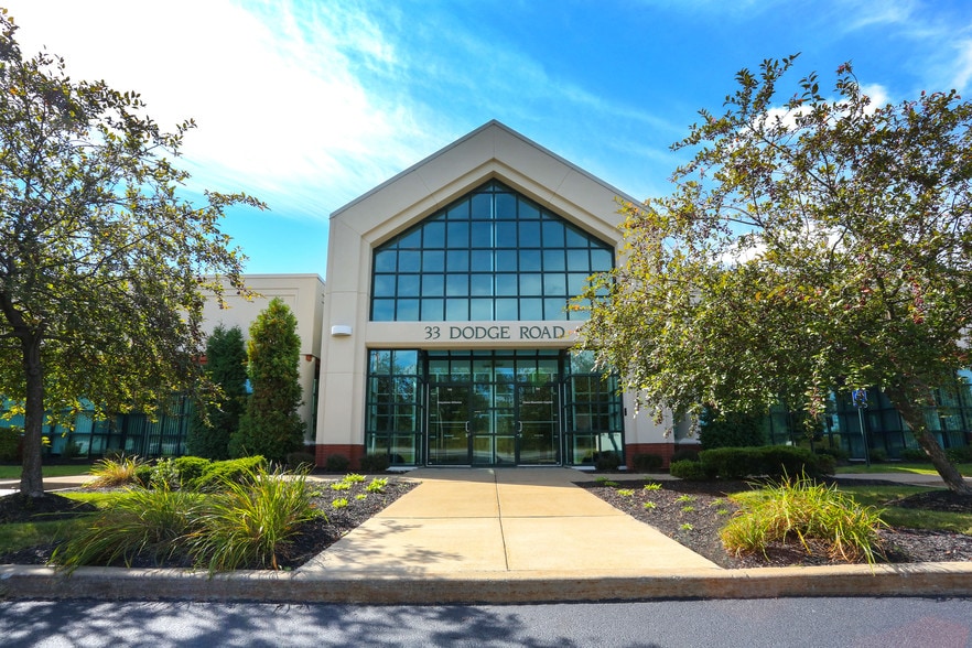 33 Dodge Rd, Amherst, NY à louer - Photo du bâtiment - Image 3 de 10