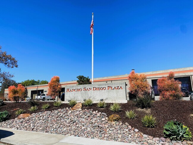 Plus de détails pour 2735 Via Orange Way, Spring Valley, CA - Local d'activités, Industriel à louer