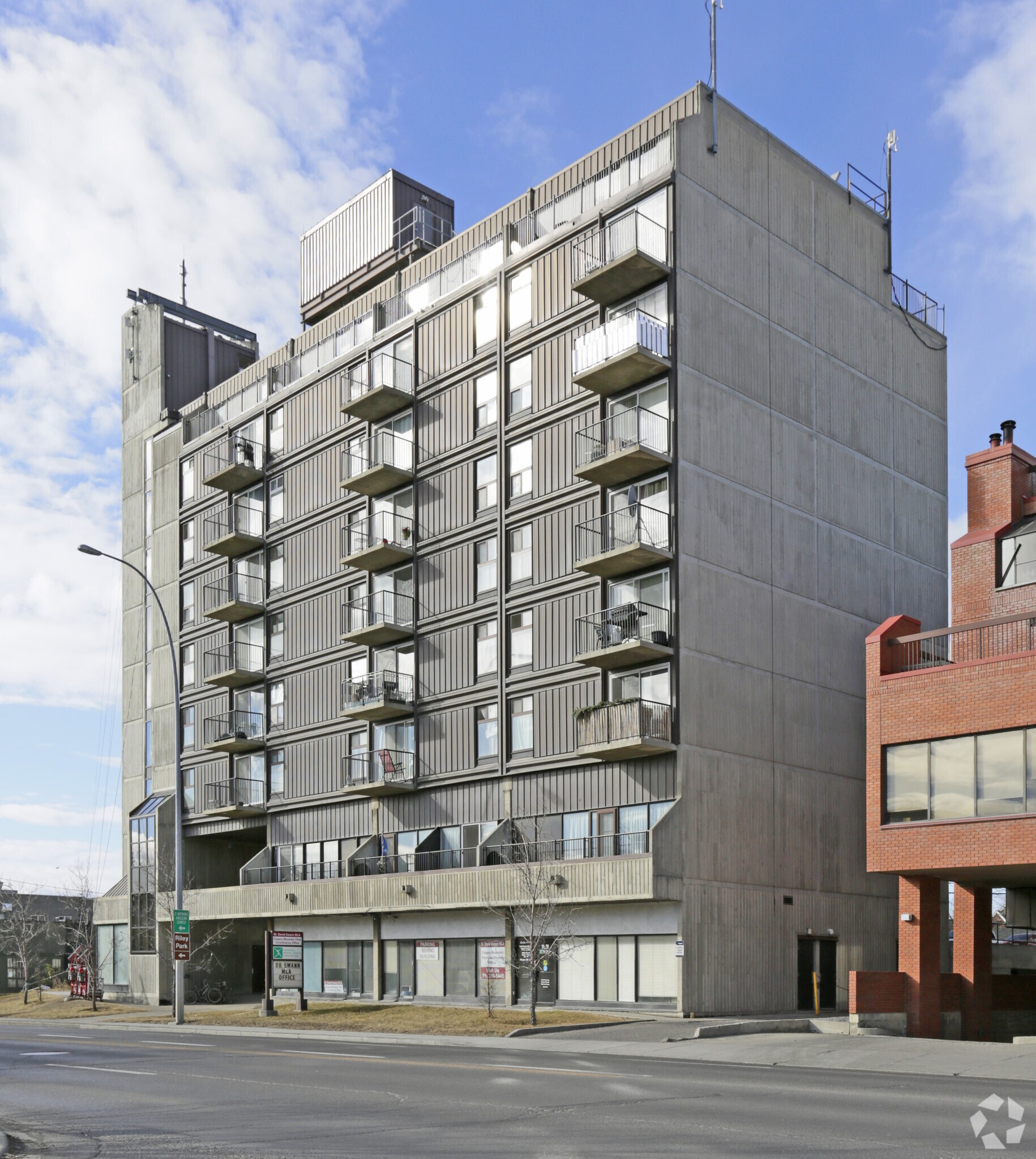 723 14th St NW, Calgary, AB for sale Primary Photo- Image 1 of 1