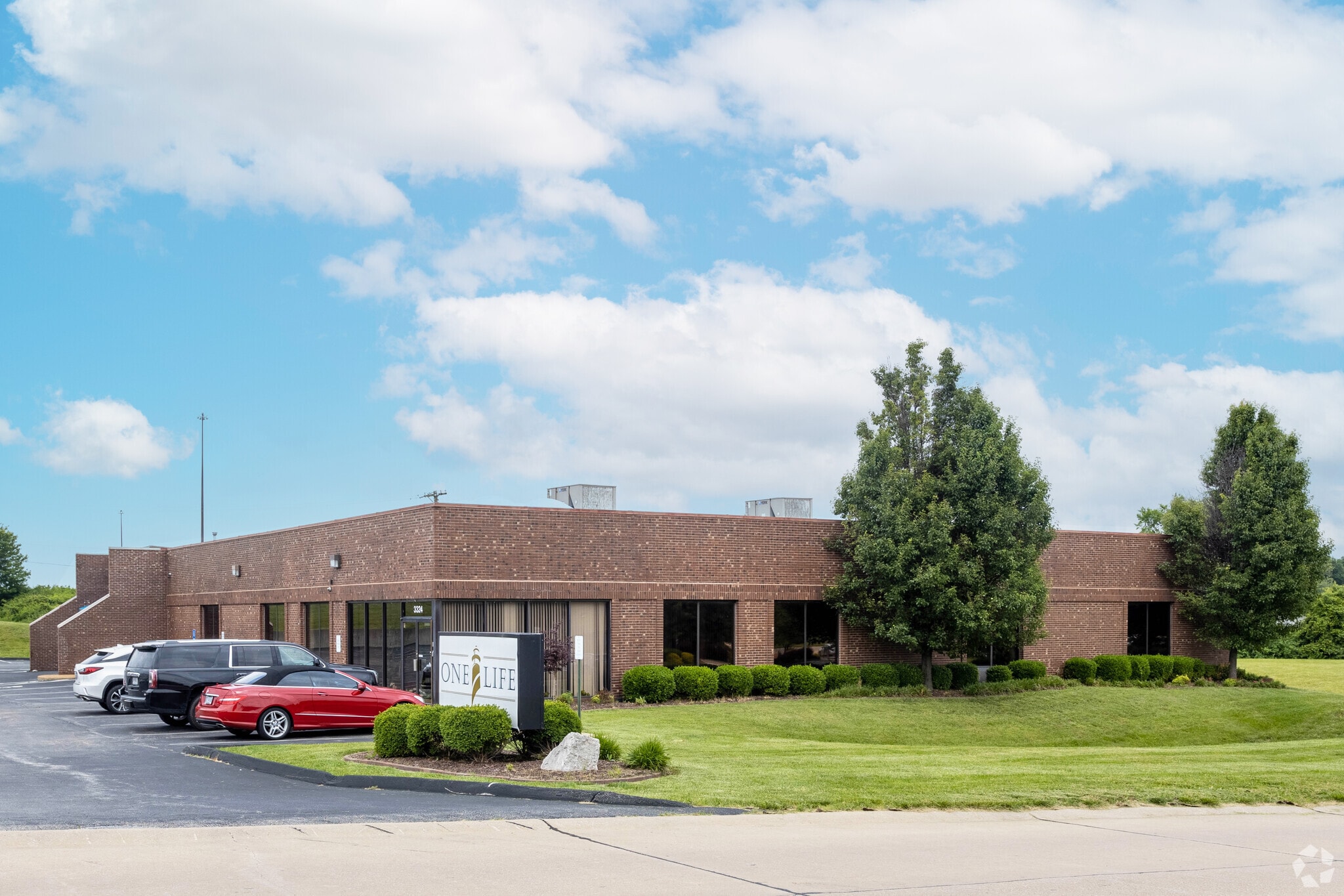 3324 Hollenberg Dr, Bridgeton, MO for lease Primary Photo- Image 1 of 12