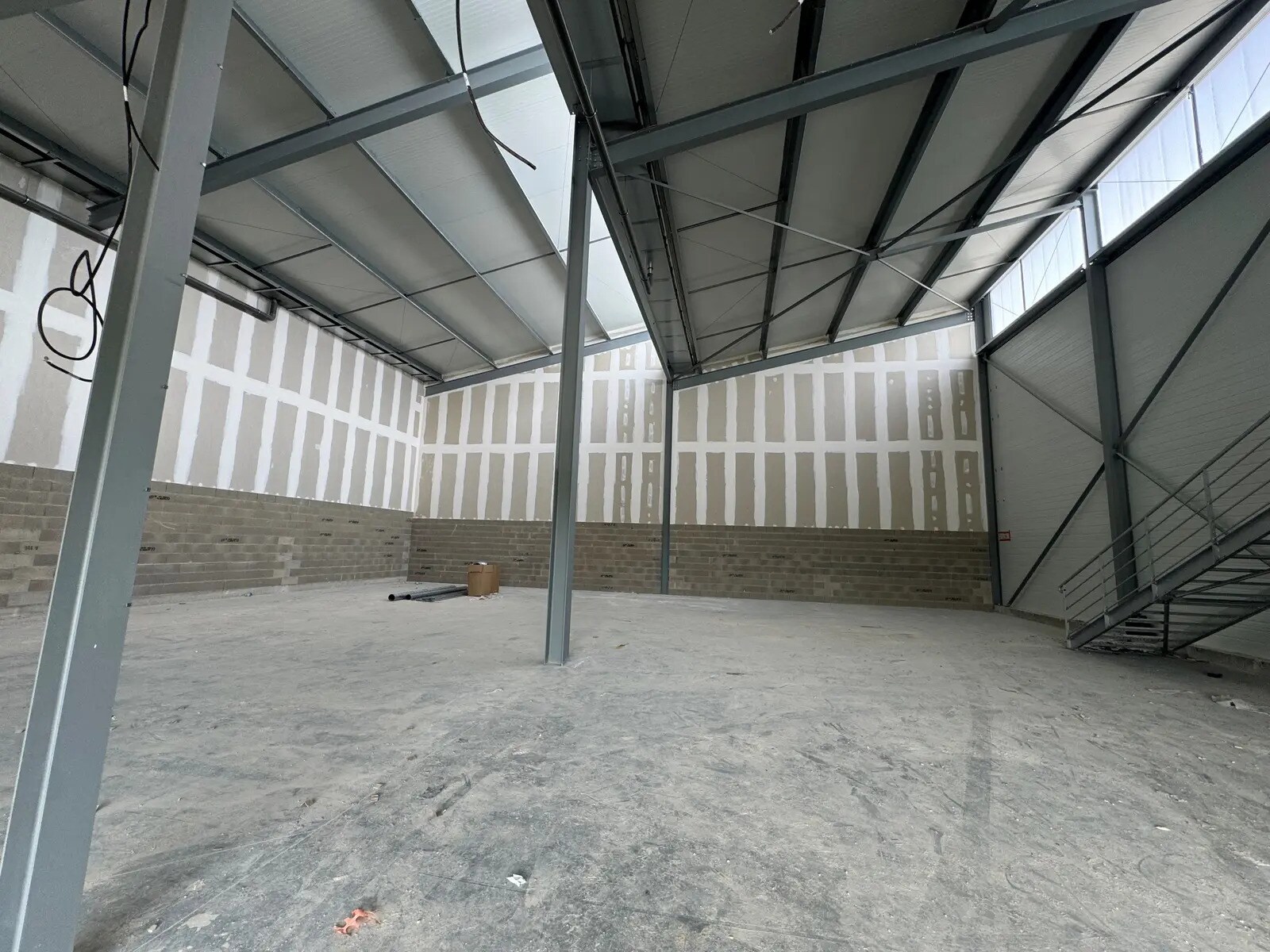 Industrial in Cormontreuil for lease Interior Photo- Image 1 of 8