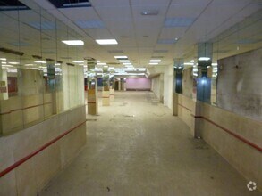 Retail in Madrid, Madrid for lease Interior Photo- Image 2 of 4