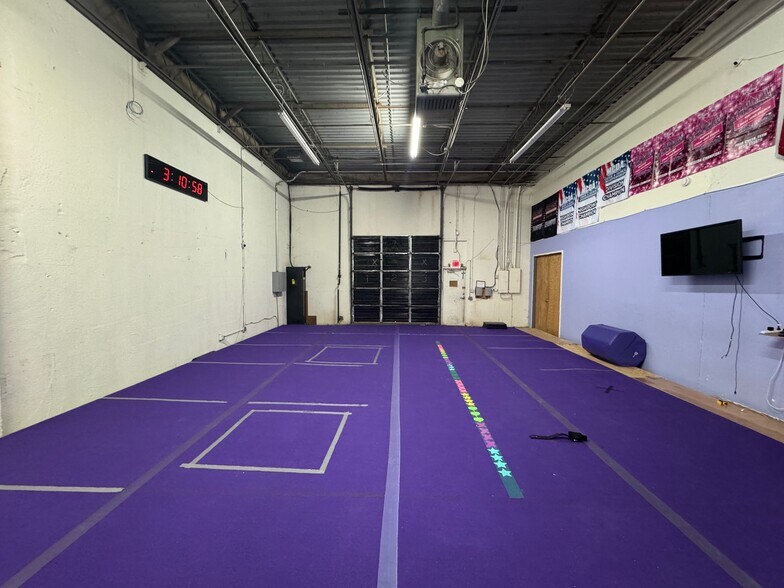 8325-8339 Nieman Rd, Lenexa, KS à louer - Photo du bâtiment - Image 3 de 14