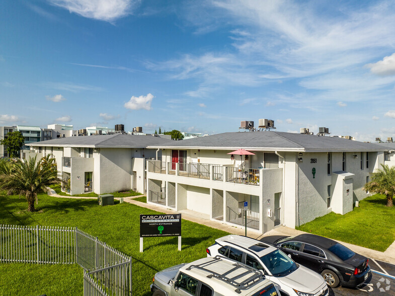 2011-2051 NW 43rd Ter, Lauderhill, FL à vendre - Photo principale - Image 1 de 1