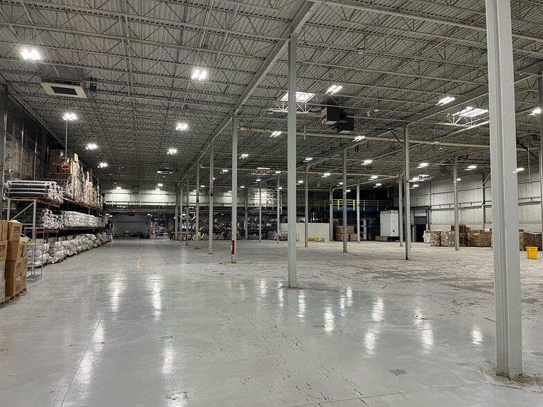 6451 Main St, Morton Grove, IL for lease - Interior Photo - Image 3 of 6