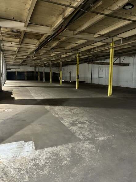 2200 Scranton Rd, Cleveland, OH à louer - Photo du bâtiment - Image 3 de 6