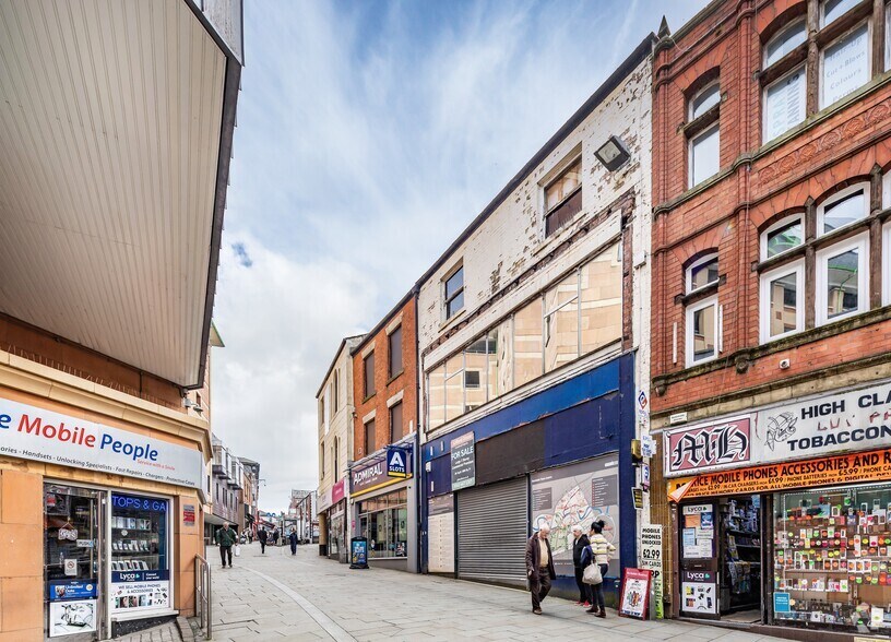 38 Yorkshire St, Rochdale for lease - Building Photo - Image 3 of 4