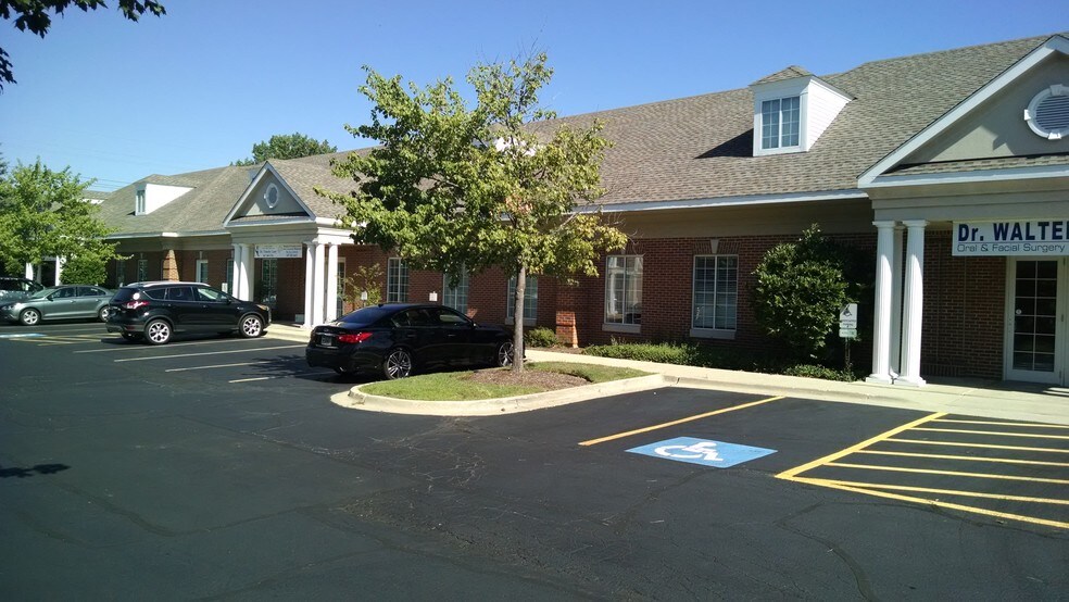 310 S Greenleaf Ave, Gurnee, IL à vendre - Photo du bâtiment - Image 3 de 5