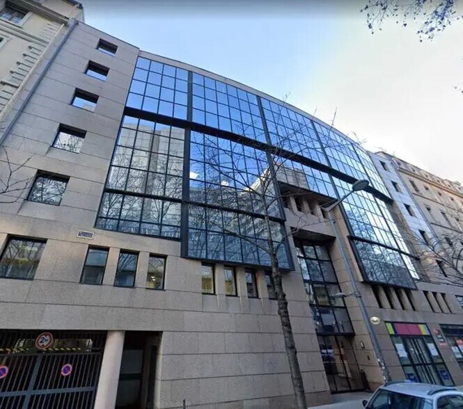 Office in Lyon for lease - Building Photo - Image 1 of 2