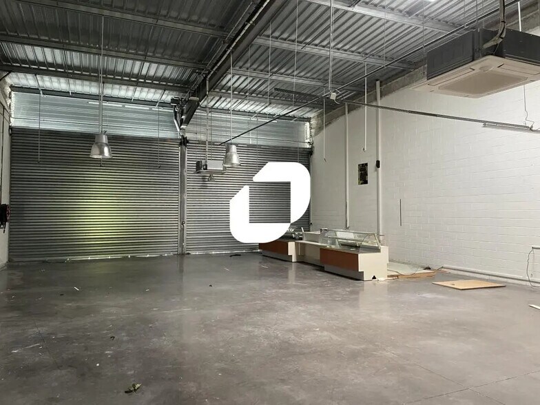 Commerce de détail dans Reims à louer - Photo du bâtiment - Image 2 de 10