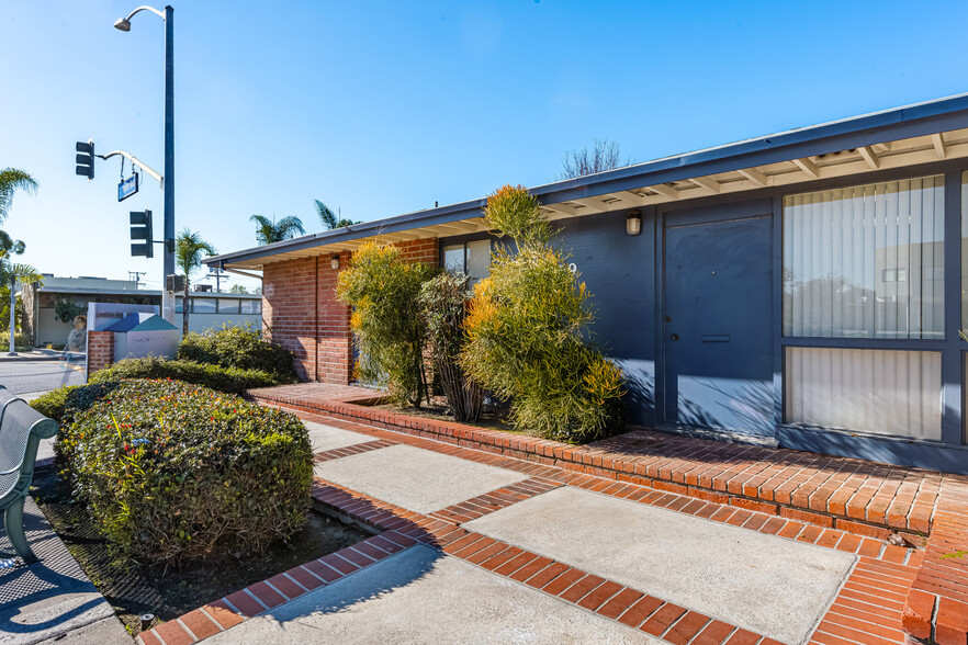 559 S Harbor Blvd, Anaheim, CA for lease - Building Photo - Image 1 of 16